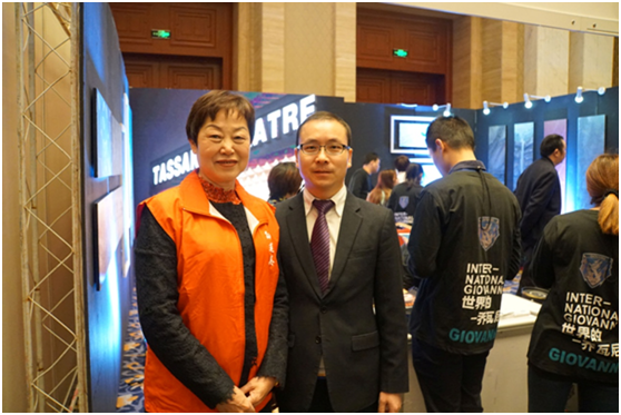 涂料經(jīng)訊：?jiǎn)掏吣岣哒{(diào)亮相2017二屆中國(guó)藝術(shù)涂料嘉年華