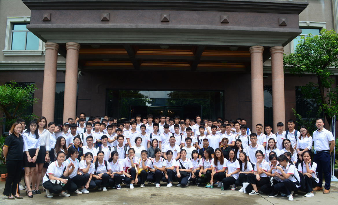 遇見未來的自己，百名莘莘學(xué)子走進(jìn)阿里大師參觀學(xué)習(xí)