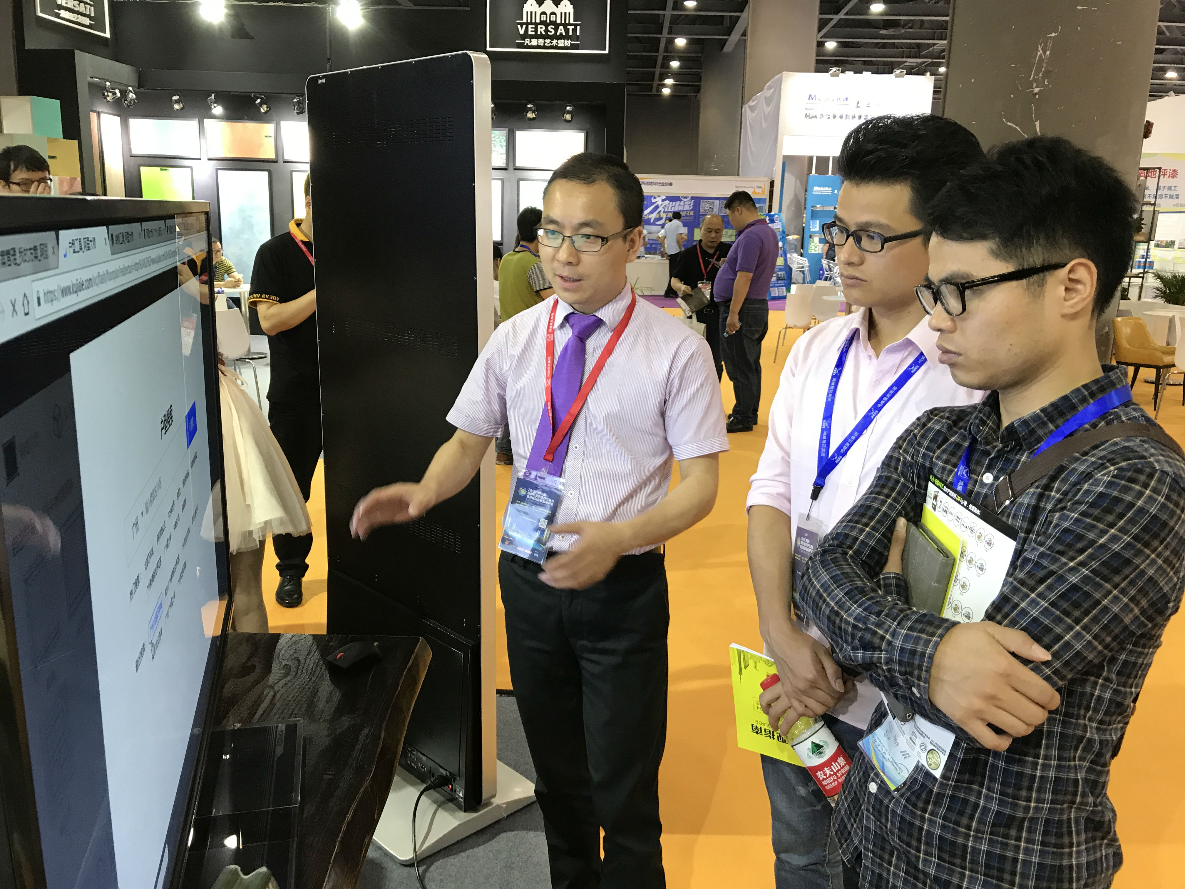 GIOVANNI喬瓦尼藝術(shù)涂料現(xiàn)場咨詢客戶