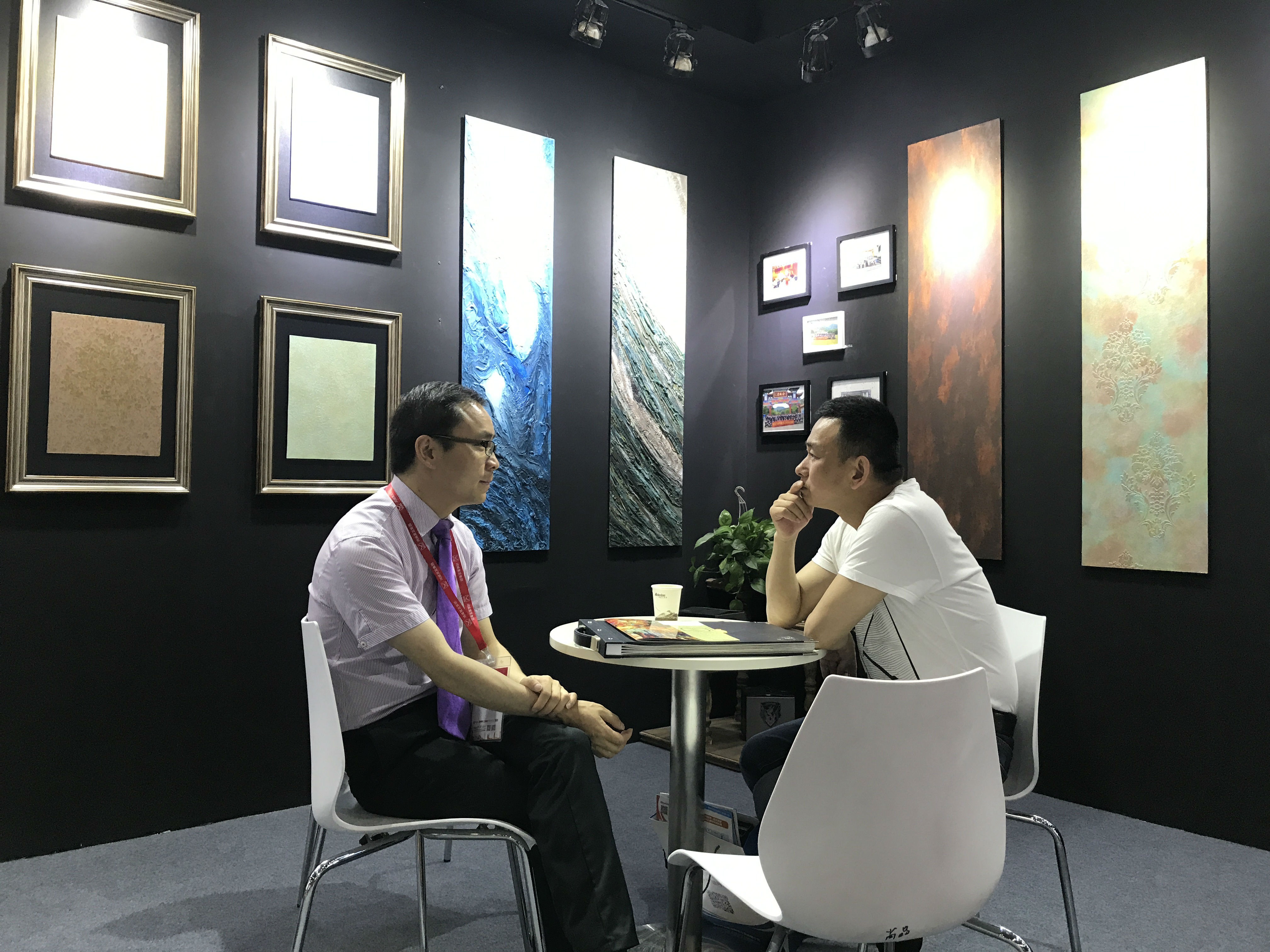 GIOVANNI喬瓦尼藝術(shù)涂料現(xiàn)場咨詢客戶