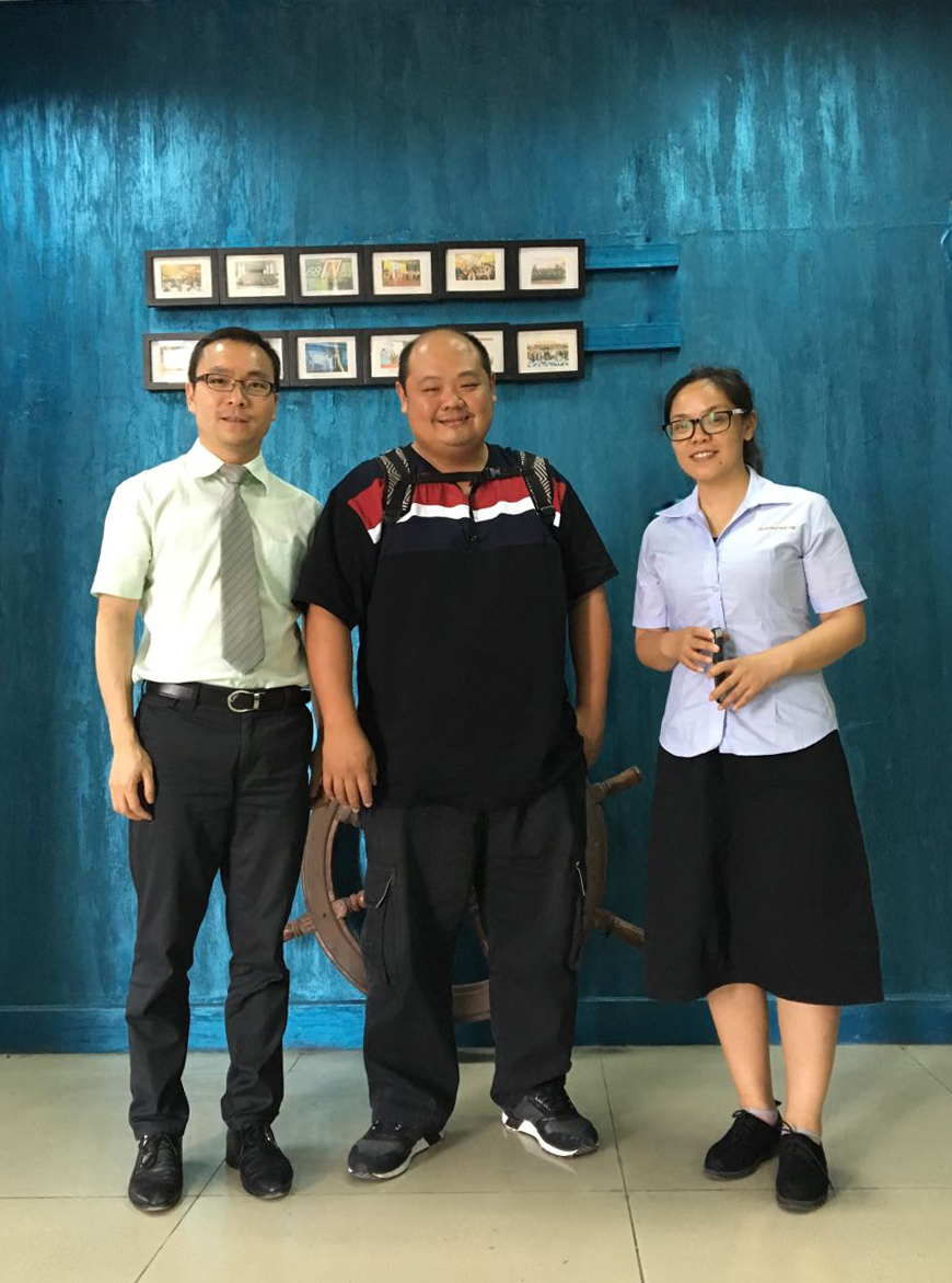 阿里大師營(yíng)銷(xiāo)總監(jiān)李井鋒與馬來(lái)西亞客戶合照